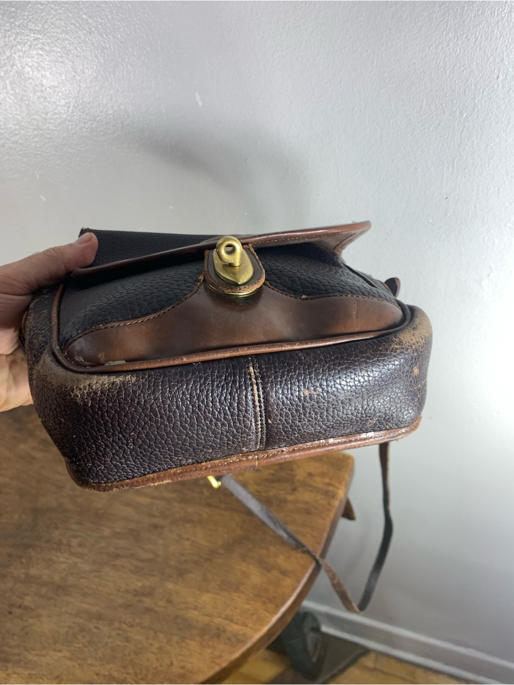 Vintage made in USA distressed leather DOONEY & BOURKE AWL USA brown crossbody - Picture 5 of 12